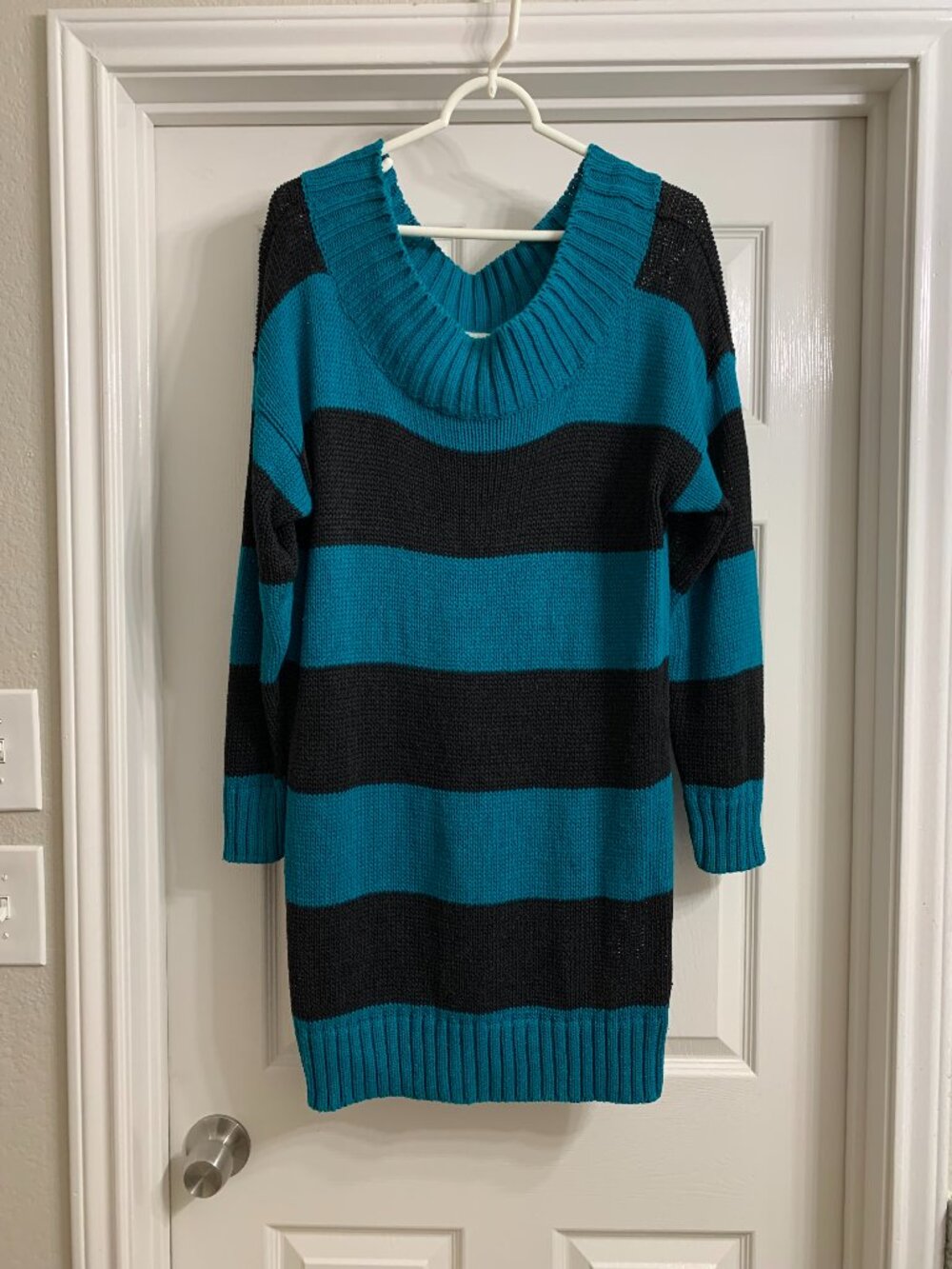 Nuggets Brand Women's Turquoise Blue and Black Sweater, Size Medium